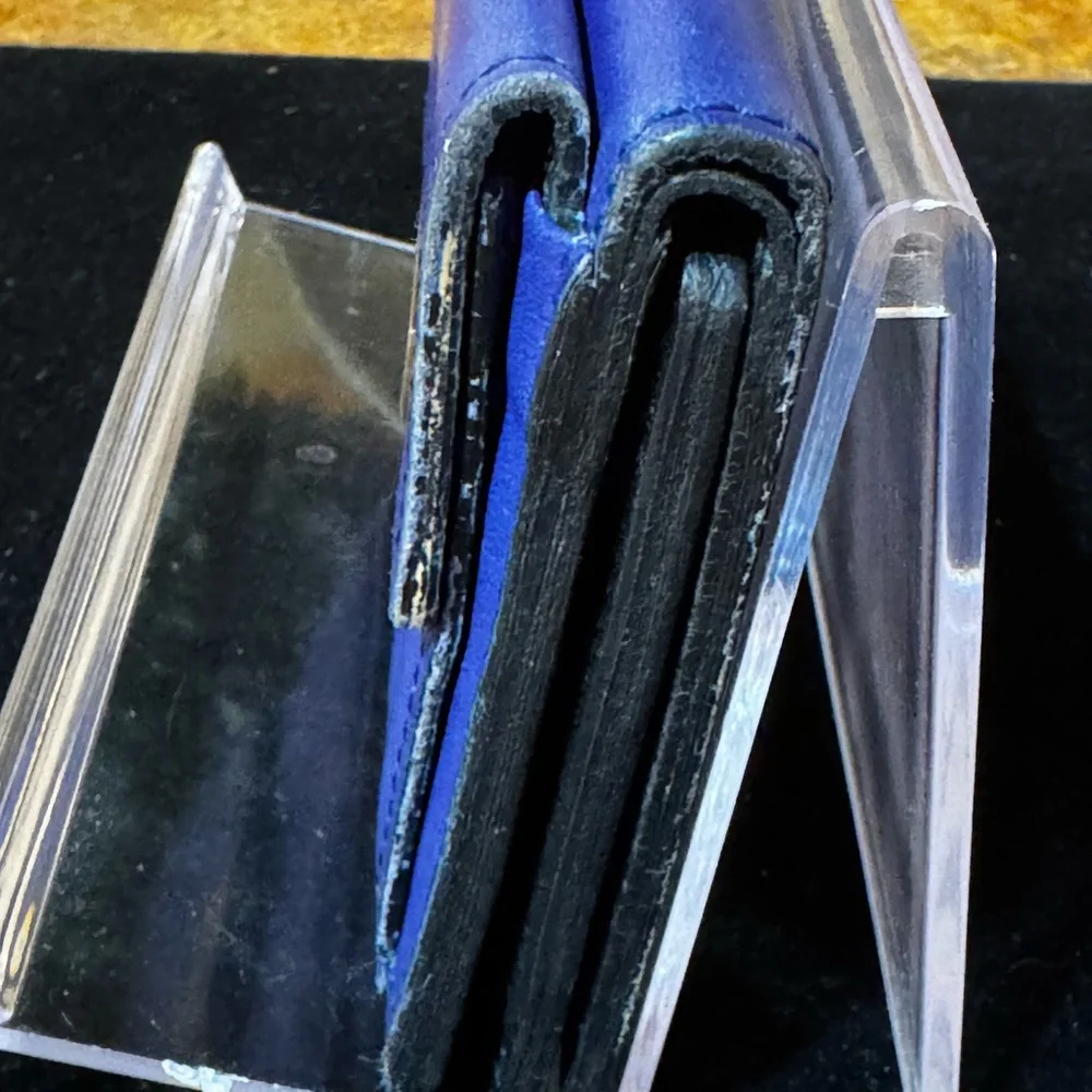 Yves Saint Laurent (YSL) purple leather trifold wallet. VINTAGE - Picture 6 of 11